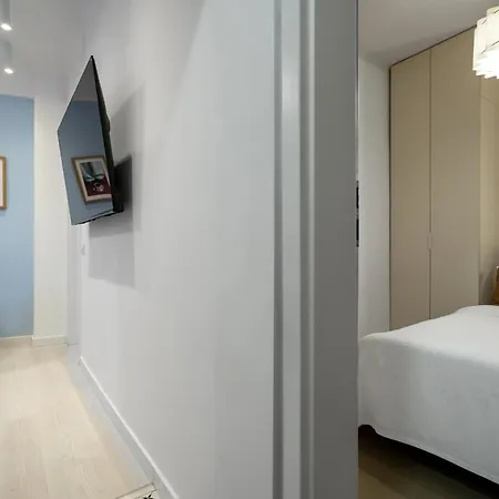 Perfect Base - Steps From Piata Universitatii