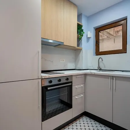 Apartment Perfect Base - Steps From Piata Universitatii *