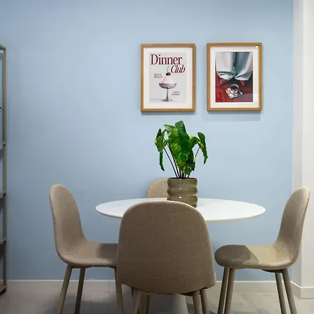 Apartment Perfect Base - Steps From Piata Universitatii Bucharest