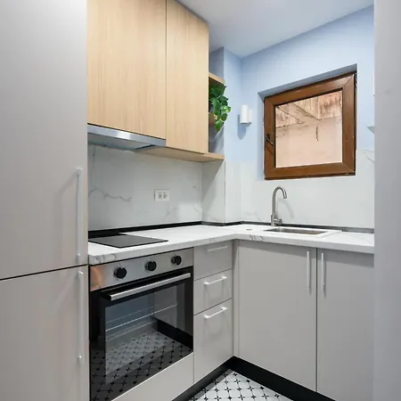 Perfect Base - Steps From Piata Universitatii