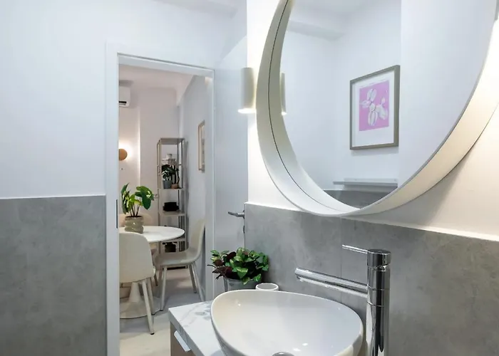 Lejlighed Perfect Base - Steps From Piata Universitatii Bukarest