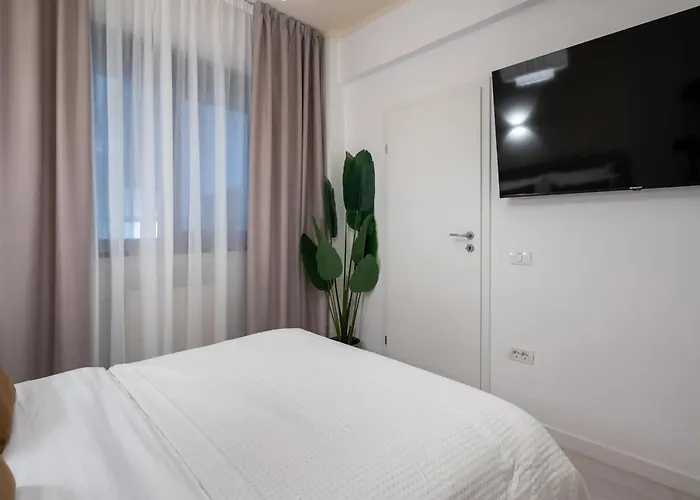 Апартаменти Perfect Base - Steps From Piata Universitatii *