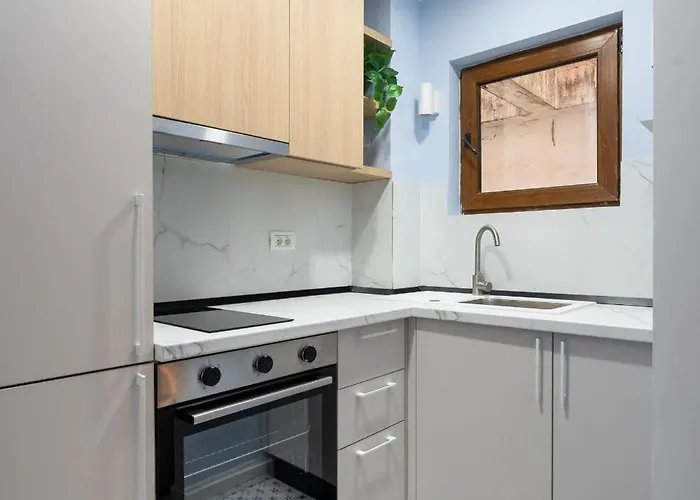 Perfect Base - Steps From Piata Universitatii