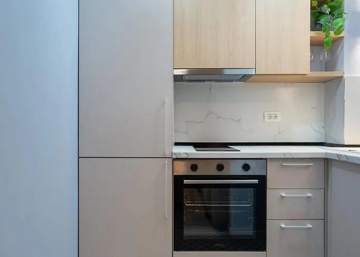 Perfect Base - Steps From Piata Universitatii アパート *